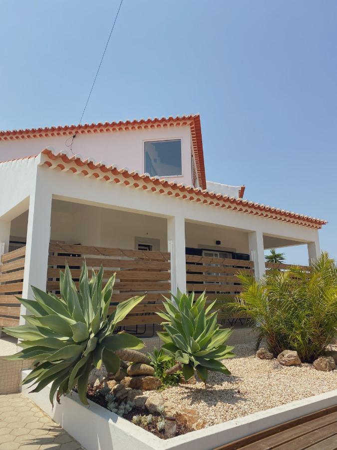 The Lighthouse Hostel Arrifana ألخيزور المظهر الخارجي الصورة