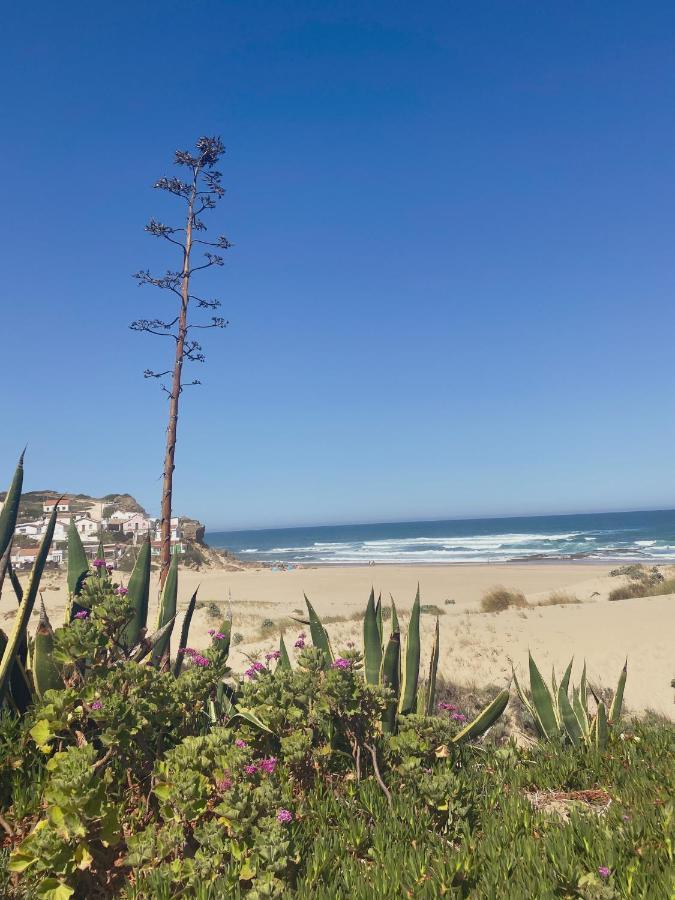 The Lighthouse Hostel Arrifana ألخيزور المظهر الخارجي الصورة